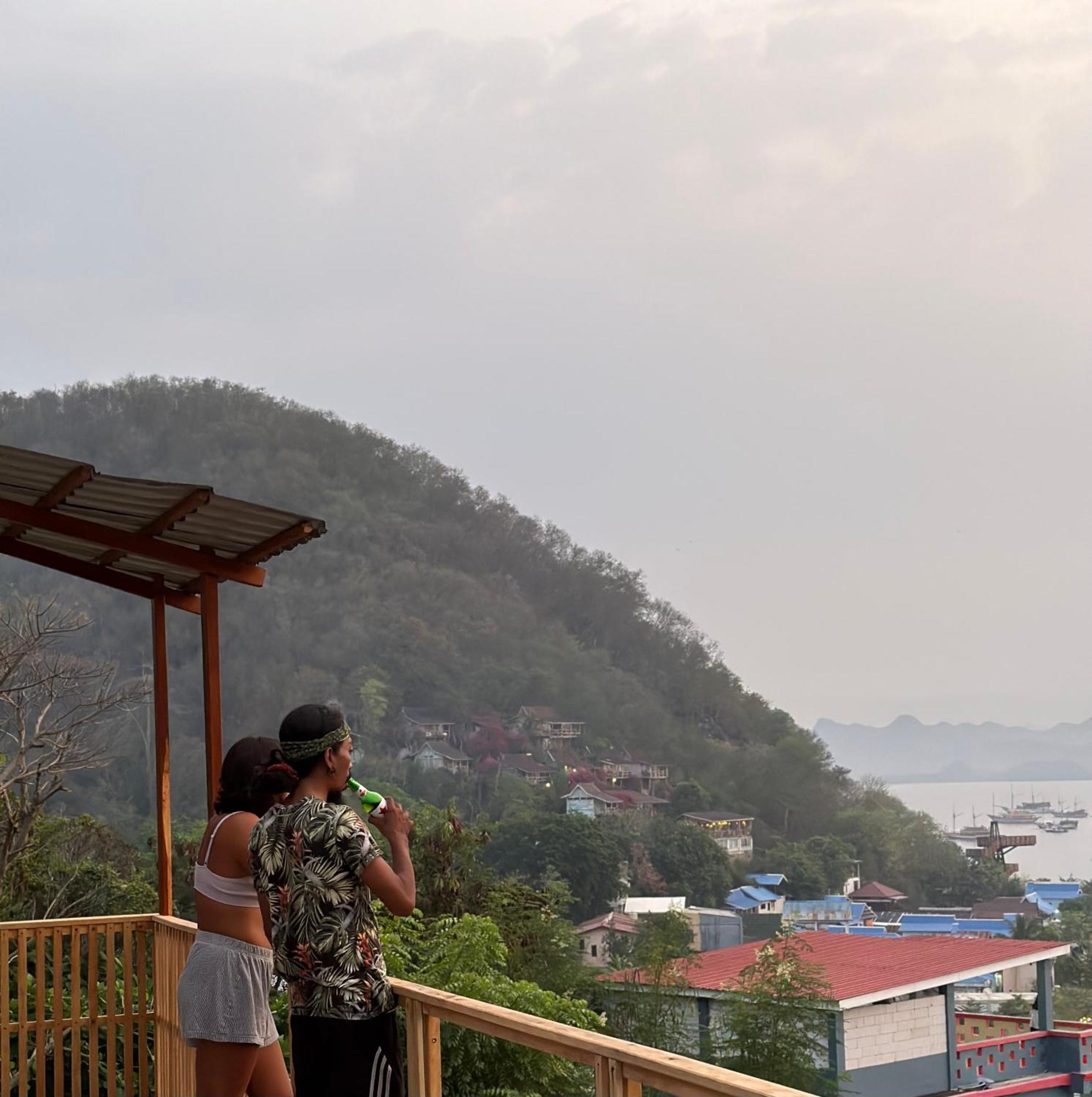 De Nata Hostel Labuan Bajo Exterior photo