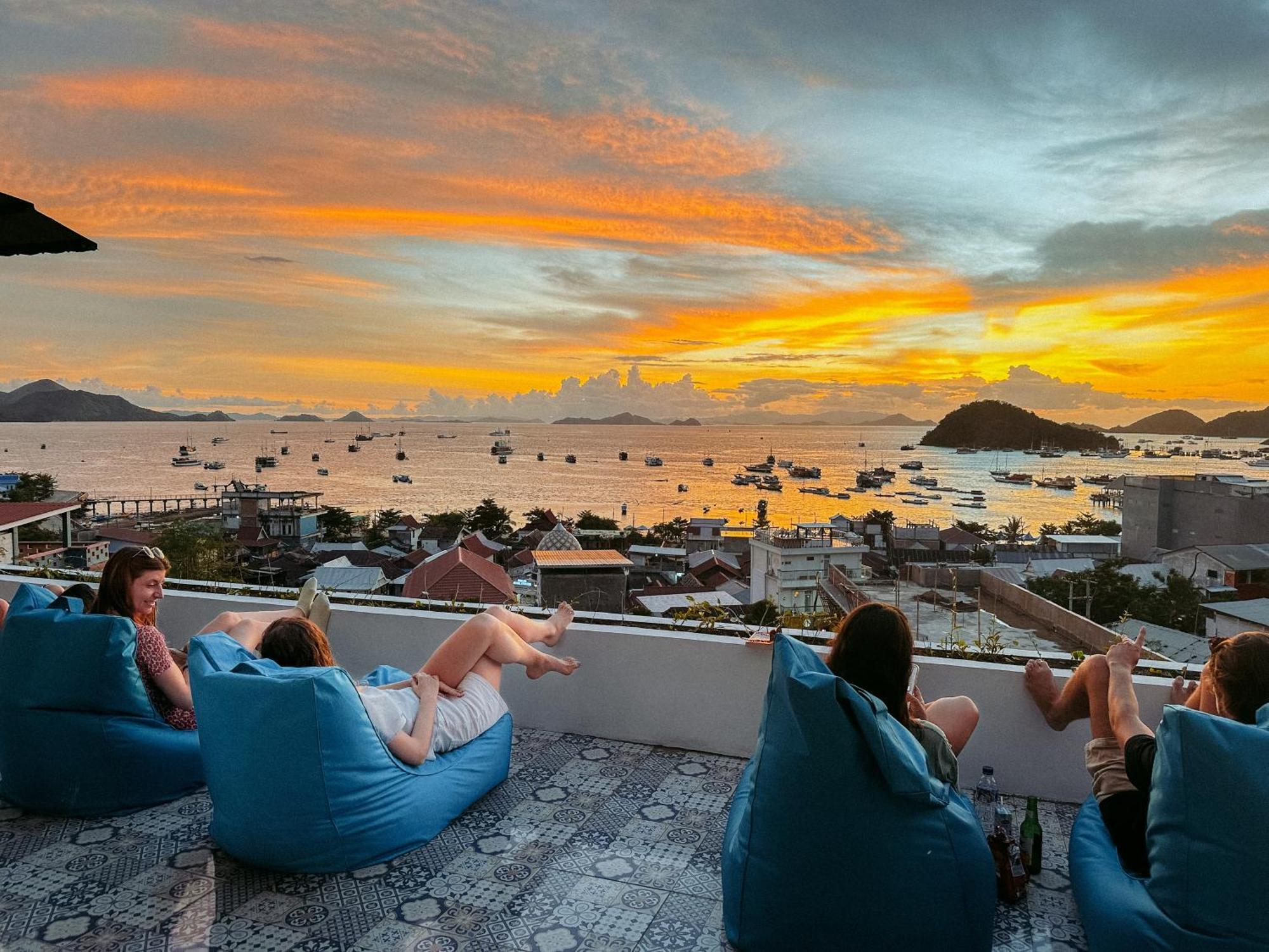 De Nata Hostel Labuan Bajo Exterior photo